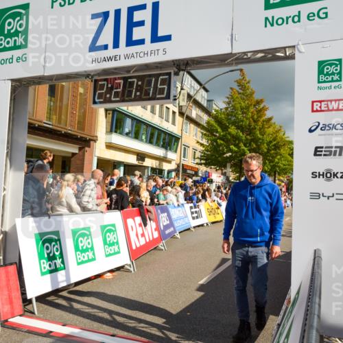 20.09.2026 - PSD Bank Halbmarathon LAZAROV Photography http://msf.ph/oto/10557705 20.09.2026 12:27:14 Ziel 1480, 1667, 2839, 3294 meine-sportfotos.de