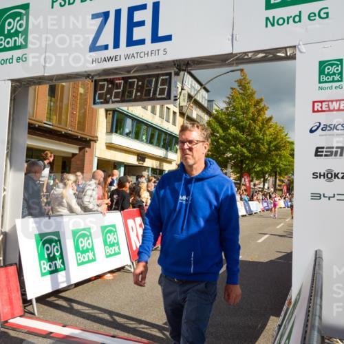 20.09.2026 - PSD Bank Halbmarathon LAZAROV Photography http://msf.ph/oto/10557712 20.09.2026 12:27:16 Ziel 1480, 1667, 2839, 3294 meine-sportfotos.de