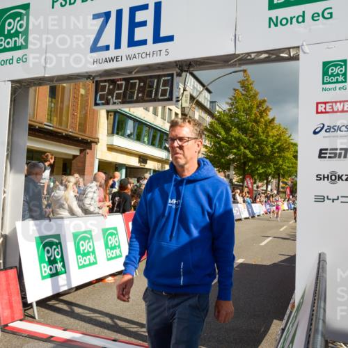 20.09.2026 - PSD Bank Halbmarathon LAZAROV Photography http://msf.ph/oto/10557713 20.09.2026 12:27:16 Ziel 1480, 1667, 2839, 3294 meine-sportfotos.de