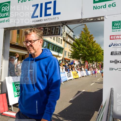 20.09.2026 - PSD Bank Halbmarathon LAZAROV Photography http://msf.ph/oto/10557715 20.09.2026 12:27:16 Ziel 1480, 1667, 2839, 3294 meine-sportfotos.de