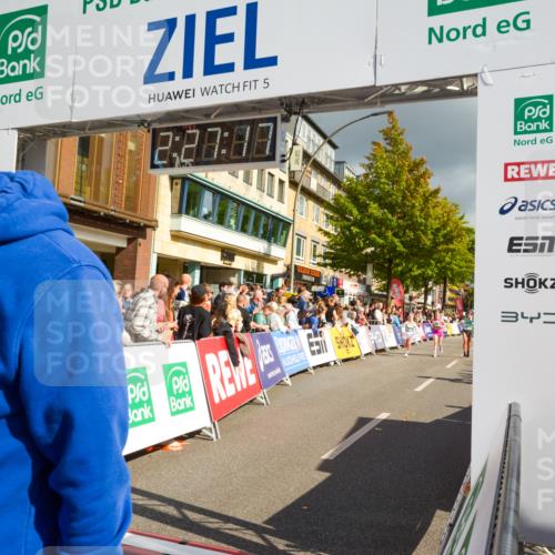20.09.2026 - PSD Bank Halbmarathon LAZAROV Photography http://msf.ph/oto/10557716 20.09.2026 12:27:17 Ziel 1480, 1667, 2279, 2839, 3294 meine-sportfotos.de