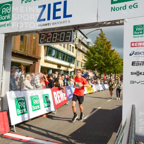 20.09.2026 - PSD Bank Halbmarathon LAZAROV Photography http://msf.ph/oto/10557846 20.09.2026 12:28:02 Ziel 2427, 3594, 3947, 4586, 4587 meine-sportfotos.de