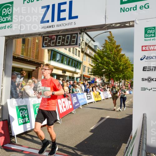 20.09.2026 - PSD Bank Halbmarathon LAZAROV Photography http://msf.ph/oto/10557850 20.09.2026 12:28:03 Ziel 2427, 3594, 3947, 4586, 4587 meine-sportfotos.de