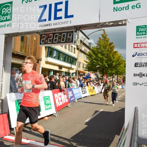 20.09.2026 - PSD Bank Halbmarathon LAZAROV Photography http://msf.ph/oto/10557851 20.09.2026 12:28:03 Ziel 2427, 3594, 3947, 4586, 4587 meine-sportfotos.de