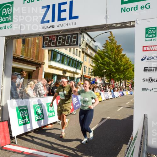 20.09.2026 - PSD Bank Halbmarathon LAZAROV Photography http://msf.ph/oto/10557858 20.09.2026 12:28:05 Ziel 1367, 2427, 3594, 3947, 4586, 4587 meine-sportfotos.de
