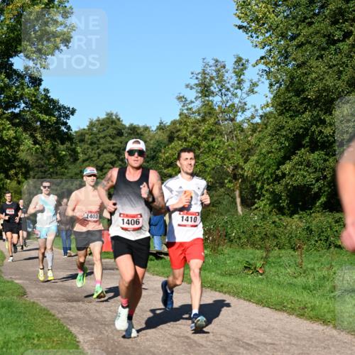 27.09.2026 - 35. Volkslauf durch das schöne Alstertal Dr. Thomas Lammeyer http://msf.ph/oto/10561143 27.09.2026 10:03:51 Laufen 1439, 1403, 1406, 1410 meine-sportfotos.de