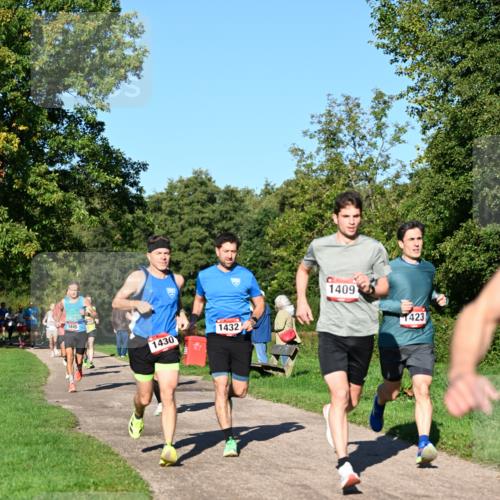 27.09.2026 - 34. Volkslauf durch das schöne Alstertal Dr. Thomas Lammeyer http://msf.ph/oto/10561270 27.09.2026 10:04:13 Laufen 1445, 1430, 1432, 1409, 1423 meine-sportfotos.de