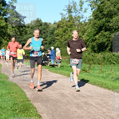 27.09.2026 - 34. Volkslauf durch das schöne Alstertal Dr. Thomas Lammeyer http://msf.ph/oto/10561285 27.09.2026 10:04:17 Laufen 1699, 1419, 1445, 1424 meine-sportfotos.de