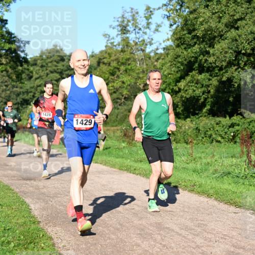 27.09.2026 - 35. Volkslauf durch das schöne Alstertal Dr. Thomas Lammeyer http://msf.ph/oto/10561378 27.09.2026 10:04:34 Laufen 1428, 1429 meine-sportfotos.de