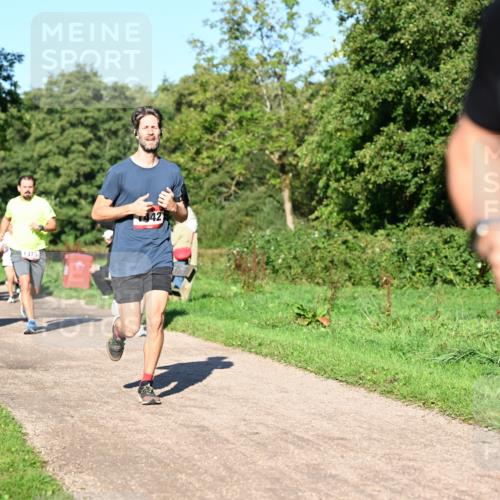 27.09.2026 - 35. Volkslauf durch das schöne Alstertal Dr. Thomas Lammeyer http://msf.ph/oto/10561413 27.09.2026 10:04:39 Laufen 1473, 1475, 442 meine-sportfotos.de