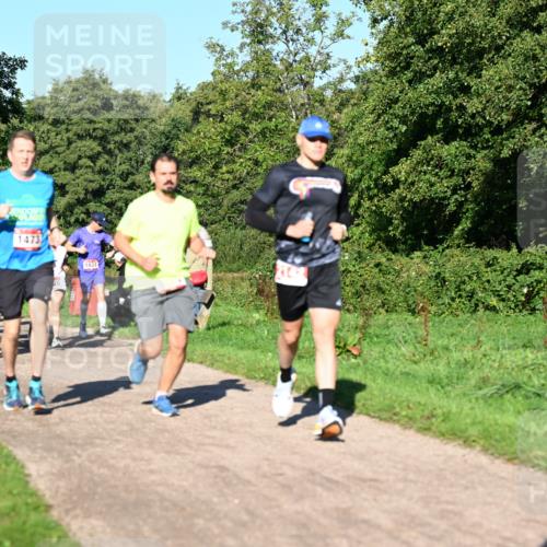 27.09.2026 - 35. Volkslauf durch das schöne Alstertal Dr. Thomas Lammeyer http://msf.ph/oto/10561427 27.09.2026 10:04:41 Laufen 1451, 1473, 20, 1433 meine-sportfotos.de