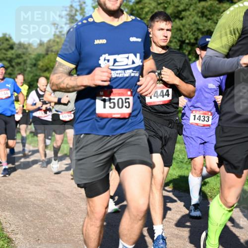 27.09.2026 - 35. Volkslauf durch das schöne Alstertal Dr. Thomas Lammeyer http://msf.ph/oto/10561461 27.09.2026 10:04:47 Laufen 1546, 1698, 1505, 444, 1433 meine-sportfotos.de