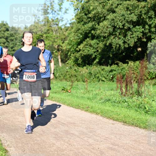 27.09.2026 - 34. Volkslauf durch das schöne Alstertal Dr. Thomas Lammeyer http://msf.ph/oto/10561495 27.09.2026 10:04:52 Laufen 1459, 1484, 1481, 1008 meine-sportfotos.de