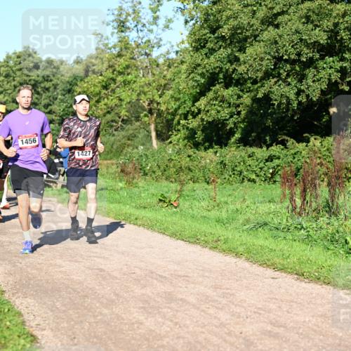 27.09.2026 - 34. Volkslauf durch das schöne Alstertal Dr. Thomas Lammeyer http://msf.ph/oto/10561544 27.09.2026 10:05:02 Laufen 1487, 1009, 1456, 1427, 1461 meine-sportfotos.de