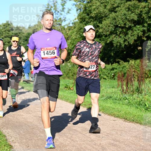 27.09.2026 - 35. Volkslauf durch das schöne Alstertal Dr. Thomas Lammeyer http://msf.ph/oto/10561552 27.09.2026 10:05:03 Laufen 1487, 1009, 1456, 1461, 27 meine-sportfotos.de
