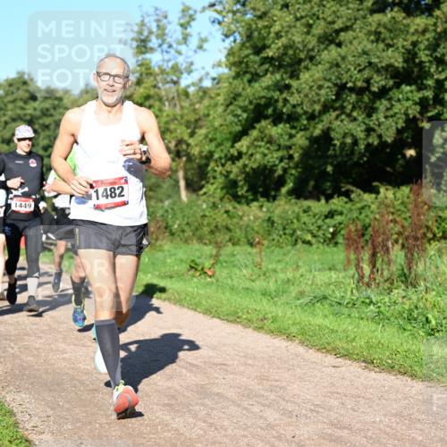27.09.2026 - 35. Volkslauf durch das schöne Alstertal Dr. Thomas Lammeyer http://msf.ph/oto/10561603 27.09.2026 10:05:11 Laufen 1563, 1560, 1449, 1482 meine-sportfotos.de
