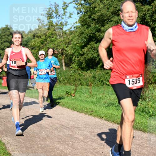 27.09.2026 - 35. Volkslauf durch das schöne Alstertal Dr. Thomas Lammeyer http://msf.ph/oto/10561626 27.09.2026 10:05:16 Laufen 10, 1666, 1510, 1529, 1535 meine-sportfotos.de