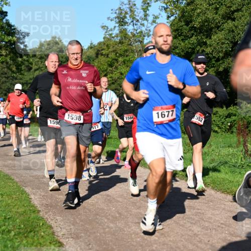 27.09.2026 - 35. Volkslauf durch das schöne Alstertal Dr. Thomas Lammeyer http://msf.ph/oto/10561785 27.09.2026 10:05:48 Laufen 1608, 19, 1598, 1584, 1033, 1596, 517, 1677, 552 meine-sportfotos.de