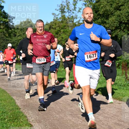 27.09.2026 - 35. Volkslauf durch das schöne Alstertal Dr. Thomas Lammeyer http://msf.ph/oto/10561786 27.09.2026 10:05:48 Laufen 160, 159, 30, 10, 1598, 517, 158, 1677, 552, 15 meine-sportfotos.de