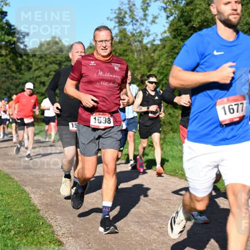27.09.2026 - 35. Volkslauf durch das schöne Alstertal Dr. Thomas Lammeyer http://msf.ph/oto/10561789 27.09.2026 10:05:49 Laufen 19, 1598, 15, 1677 meine-sportfotos.de