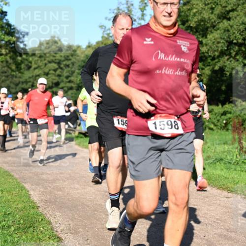 27.09.2026 - 35. Volkslauf durch das schöne Alstertal Dr. Thomas Lammeyer http://msf.ph/oto/10561793 27.09.2026 10:05:49 Laufen 159, 19, 1598 meine-sportfotos.de