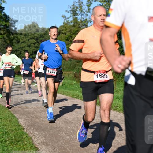 27.09.2026 - 35. Volkslauf durch das schöne Alstertal Dr. Thomas Lammeyer http://msf.ph/oto/10561942 27.09.2026 10:06:14 Laufen 124, 104, 1715, 1542, 1609, 1673 meine-sportfotos.de