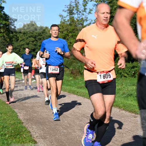 27.09.2026 - 35. Volkslauf durch das schöne Alstertal Dr. Thomas Lammeyer http://msf.ph/oto/10561943 27.09.2026 10:06:14 Laufen 1048, 1715, 16, 1542, 1809, 1 meine-sportfotos.de