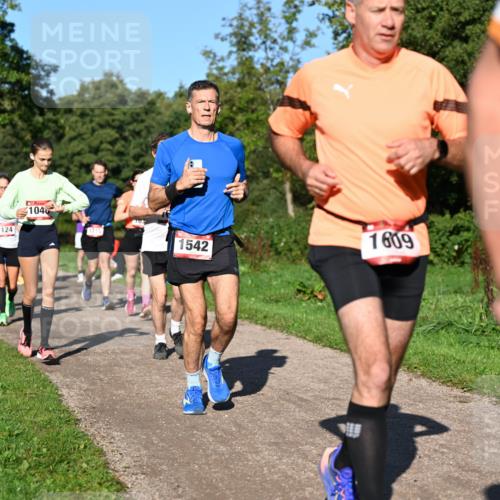 27.09.2026 - 35. Volkslauf durch das schöne Alstertal Dr. Thomas Lammeyer http://msf.ph/oto/10561944 27.09.2026 10:06:14 Laufen 1124, 1046, 1609, 1542 meine-sportfotos.de