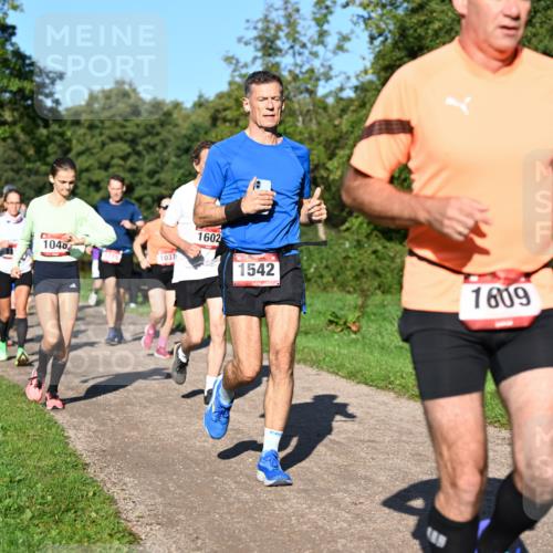 27.09.2026 - 35. Volkslauf durch das schöne Alstertal Dr. Thomas Lammeyer http://msf.ph/oto/10561946 27.09.2026 10:06:14 Laufen 1040, 1037, 1602, 1542, 1609 meine-sportfotos.de