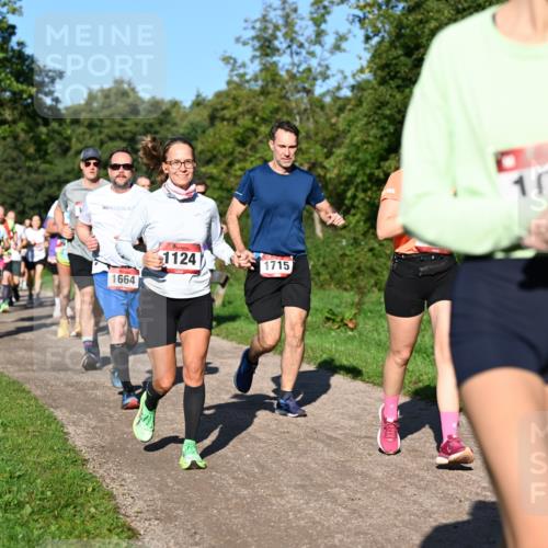 27.09.2026 - 35. Volkslauf durch das schöne Alstertal Dr. Thomas Lammeyer http://msf.ph/oto/10561965 27.09.2026 10:06:17 Laufen 1664, 1124, 1715, 1049 meine-sportfotos.de