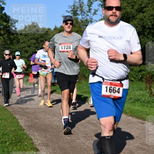 27.09.2026 - 35. Volkslauf durch das schöne Alstertal Dr. Thomas Lammeyer http://msf.ph/oto/10561982 27.09.2026 10:06:20 Laufen 177, 1075, 1064, 650, 36, 1728, 1664 meine-sportfotos.de