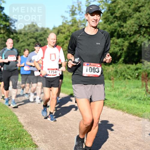 27.09.2026 - 35. Volkslauf durch das schöne Alstertal Dr. Thomas Lammeyer http://msf.ph/oto/10562019 27.09.2026 10:06:28 Laufen 1754, 1093 meine-sportfotos.de