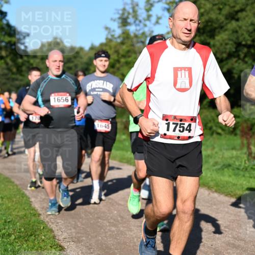 27.09.2026 - 35. Volkslauf durch das schöne Alstertal Dr. Thomas Lammeyer http://msf.ph/oto/10562026 27.09.2026 10:06:30 Laufen 1656, 1645, 1754, 1557 meine-sportfotos.de