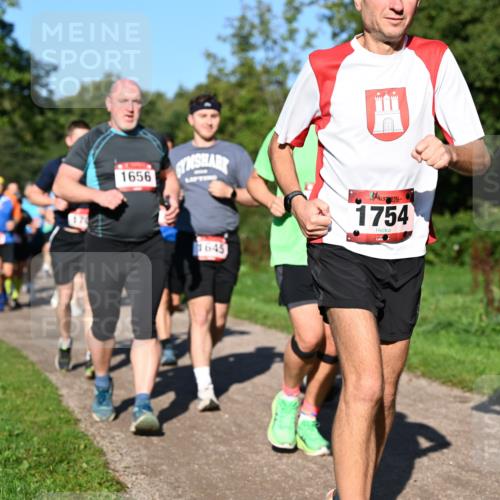 27.09.2026 - 35. Volkslauf durch das schöne Alstertal Dr. Thomas Lammeyer http://msf.ph/oto/10562027 27.09.2026 10:06:30 Laufen 1656, 0, 1645, 1754, 1557 meine-sportfotos.de