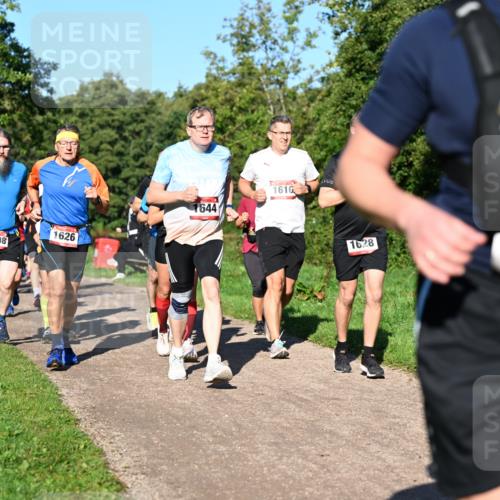 27.09.2026 - 35. Volkslauf durch das schöne Alstertal Dr. Thomas Lammeyer http://msf.ph/oto/10562046 27.09.2026 10:06:33 Laufen 1626, 1608, 1644, 1610, 1628, 1704 meine-sportfotos.de