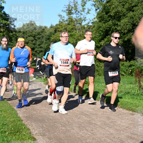 27.09.2026 - 35. Volkslauf durch das schöne Alstertal Dr. Thomas Lammeyer http://msf.ph/oto/10562048 27.09.2026 10:06:33 Laufen 1608, 1626, 1644, 1610, 1628 meine-sportfotos.de