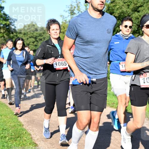 27.09.2026 - 35. Volkslauf durch das schöne Alstertal Dr. Thomas Lammeyer http://msf.ph/oto/10562157 27.09.2026 10:06:54 Laufen 1065, 1056 meine-sportfotos.de