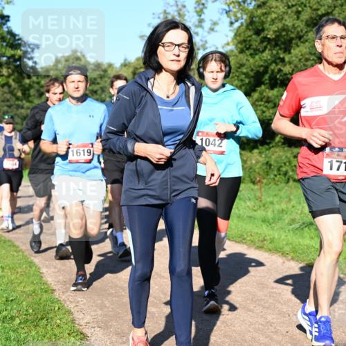 27.09.2026 - 35. Volkslauf durch das schöne Alstertal Dr. Thomas Lammeyer http://msf.ph/oto/10562168 27.09.2026 10:06:56 Laufen 1619, 1042, 1714 meine-sportfotos.de