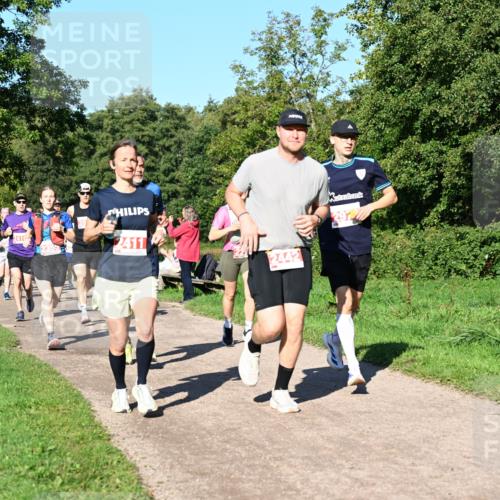 27.09.2026 - 35. Volkslauf durch das schöne Alstertal Dr. Thomas Lammeyer http://msf.ph/oto/10562843 27.09.2026 10:25:01 Laufen 2410, 2411, 2442 meine-sportfotos.de