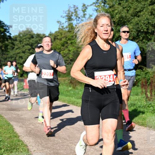 27.09.2026 - 35. Volkslauf durch das schöne Alstertal Dr. Thomas Lammeyer http://msf.ph/oto/10562952 27.09.2026 10:25:26 Laufen 2207, 2945, 81 meine-sportfotos.de