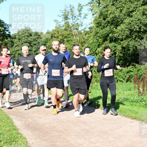27.09.2026 - 35. Volkslauf durch das schöne Alstertal Dr. Thomas Lammeyer http://msf.ph/oto/10563031 27.09.2026 10:25:41 Laufen 23272, 2299, 2300, 2010, 2118 meine-sportfotos.de