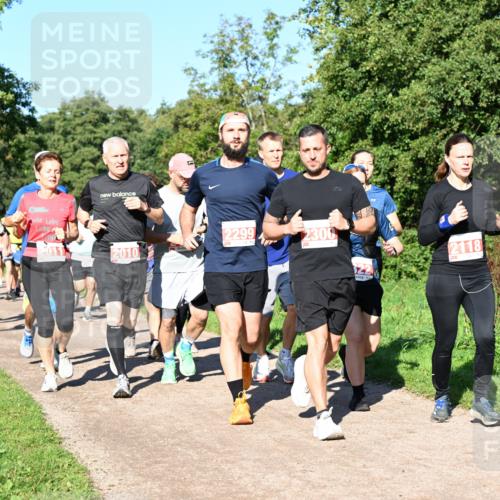 27.09.2026 - 35. Volkslauf durch das schöne Alstertal Dr. Thomas Lammeyer http://msf.ph/oto/10563034 27.09.2026 10:25:42 Laufen 2327, 2299, 2300, 2011, 2010, 2118 meine-sportfotos.de