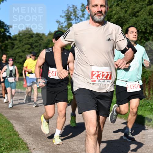 27.09.2026 - 35. Volkslauf durch das schöne Alstertal Dr. Thomas Lammeyer http://msf.ph/oto/10563062 27.09.2026 10:25:46 Laufen 241, 2327, 2420 meine-sportfotos.de