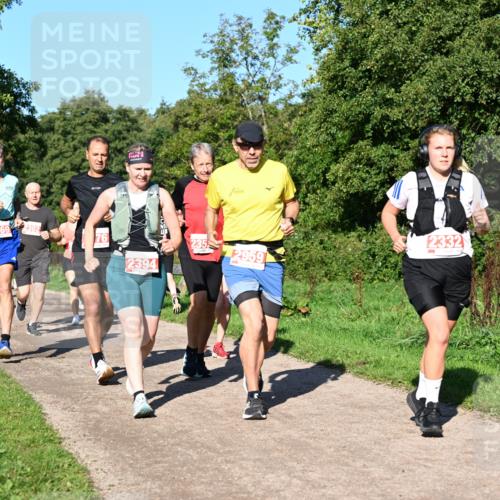 27.09.2026 - 35. Volkslauf durch das schöne Alstertal Dr. Thomas Lammeyer http://msf.ph/oto/10563075 27.09.2026 10:25:48 Laufen 22692302, 2394, 235, 2332, 2959 meine-sportfotos.de