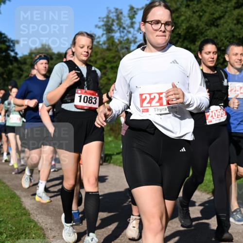 27.09.2026 - 35. Volkslauf durch das schöne Alstertal Dr. Thomas Lammeyer http://msf.ph/oto/10563576 27.09.2026 10:27:15 Laufen 1083, 2212, 2095, 254 meine-sportfotos.de