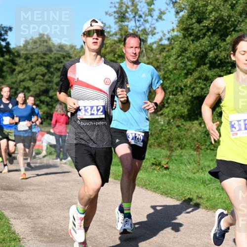 27.09.2026 - 35. Volkslauf durch das schöne Alstertal Dr. Thomas Lammeyer http://msf.ph/oto/10564081 27.09.2026 10:34:13 Laufen 3342, 3120, 3186 meine-sportfotos.de