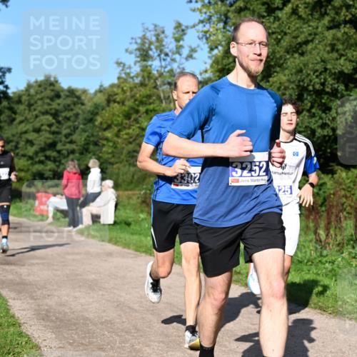 27.09.2026 - 35. Volkslauf durch das schöne Alstertal Dr. Thomas Lammeyer http://msf.ph/oto/10564187 27.09.2026 10:34:30 Laufen 3302, 3252, 25 meine-sportfotos.de