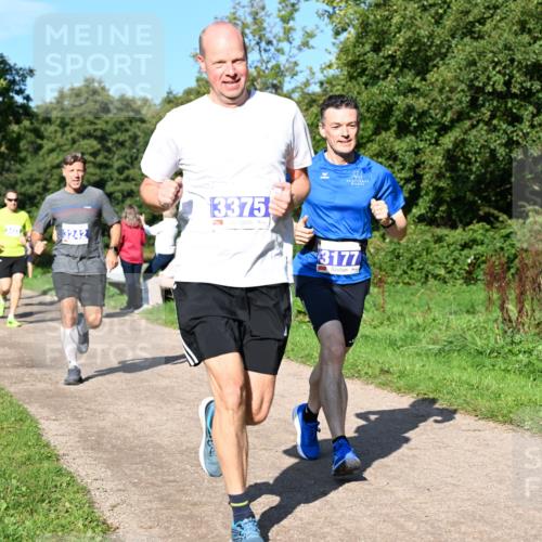 27.09.2026 - 35. Volkslauf durch das schöne Alstertal Dr. Thomas Lammeyer http://msf.ph/oto/10564242 27.09.2026 10:34:45 Laufen 3242, 3375, 3177 meine-sportfotos.de