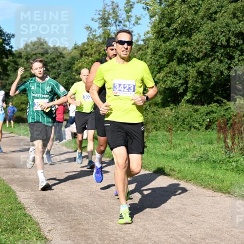 27.09.2026 - 35. Volkslauf durch das schöne Alstertal Dr. Thomas Lammeyer http://msf.ph/oto/10564269 27.09.2026 10:34:49 Laufen 3150, 303, 3423 meine-sportfotos.de