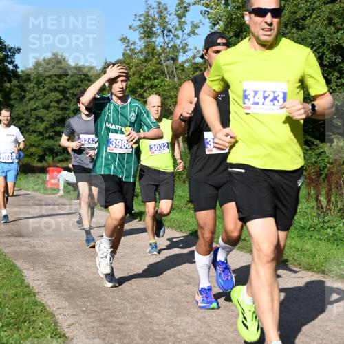 27.09.2026 - 35. Volkslauf durch das schöne Alstertal Dr. Thomas Lammeyer http://msf.ph/oto/10564273 27.09.2026 10:34:50 Laufen 3150, 3243, 3988, 3032, 13, 3423 meine-sportfotos.de